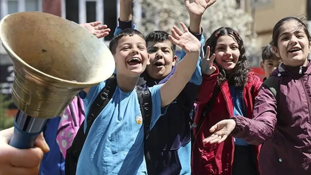 MEB Yaz Tatilini Uzatıyor: Okul Takvimi Yeniden Şekilleniyor!