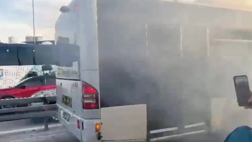 İstanbul Metrobüsünde Yangın! Neler Oldu?