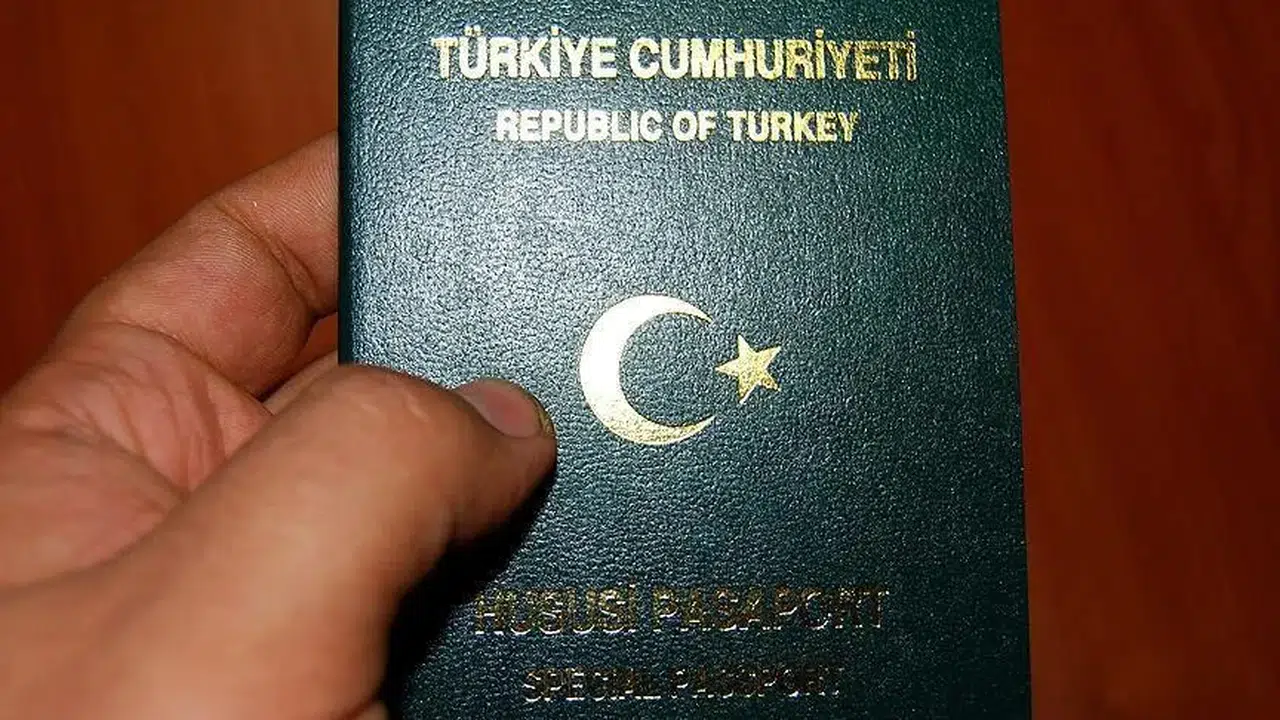 Özel Okul Öğretmenlerine Yeşil Pasaport Hakkı Geliyor!