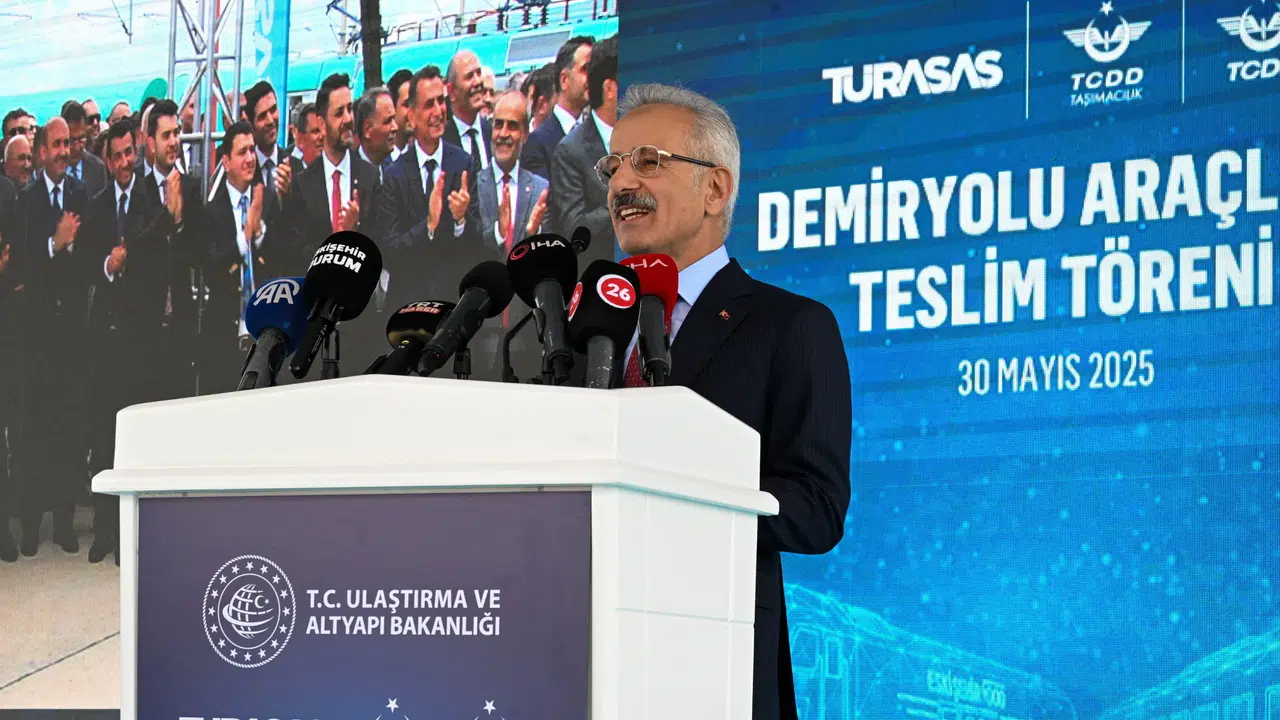 Güneş Enerjisi ile Raylı Sistemlerde Dönüşüm: Neler Oluyor?