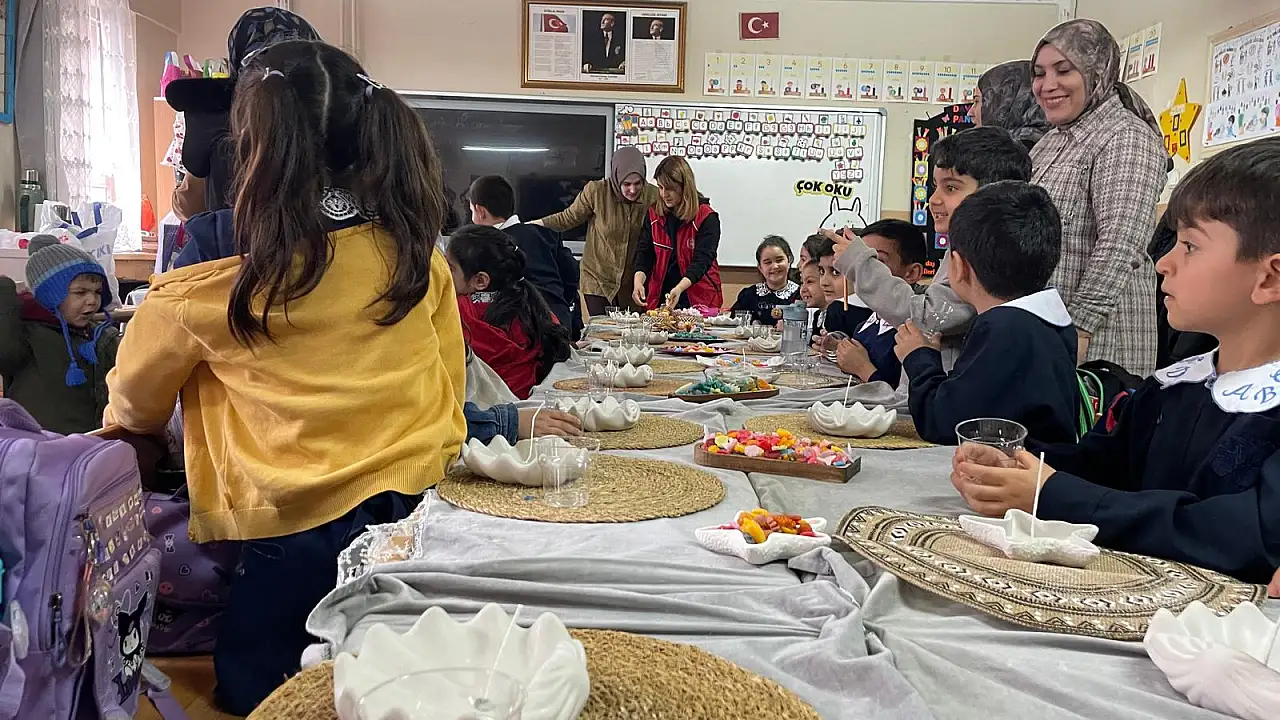 Atatürk İlkokulu Öğrencileri İçin Yaratıcı Mum Tasarım Etkinliği