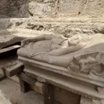 Olympos’ta Bulunan İhtişamlı Mezarda Tarihin İzleri