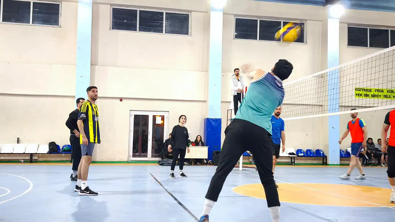 Taşlıçay’da Heyecan Dolu Voleybol Turnuvası Başladı