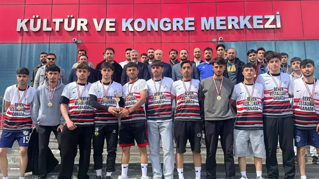 Ağrı’da Gençlik Futbol Turnuvası Heyecanla Tamamlandı