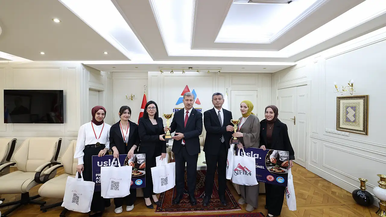 Türkiye birinciliğine uzanan AİÇÜ öğrencilerinin başarısı ödüllendirildi