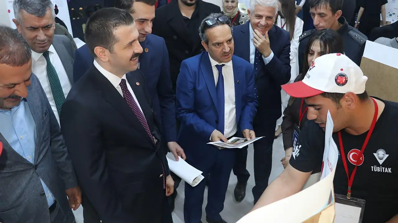 Tutak’ta Bilim Fuarı: Öğrencilerin Projeleri Sergilendi