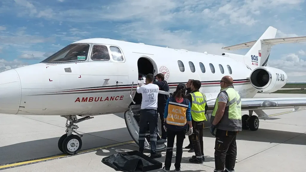 KOAH Hastası Kadın Ağrı’dan İzmir’e Uçak Ambulansla Nakledildi