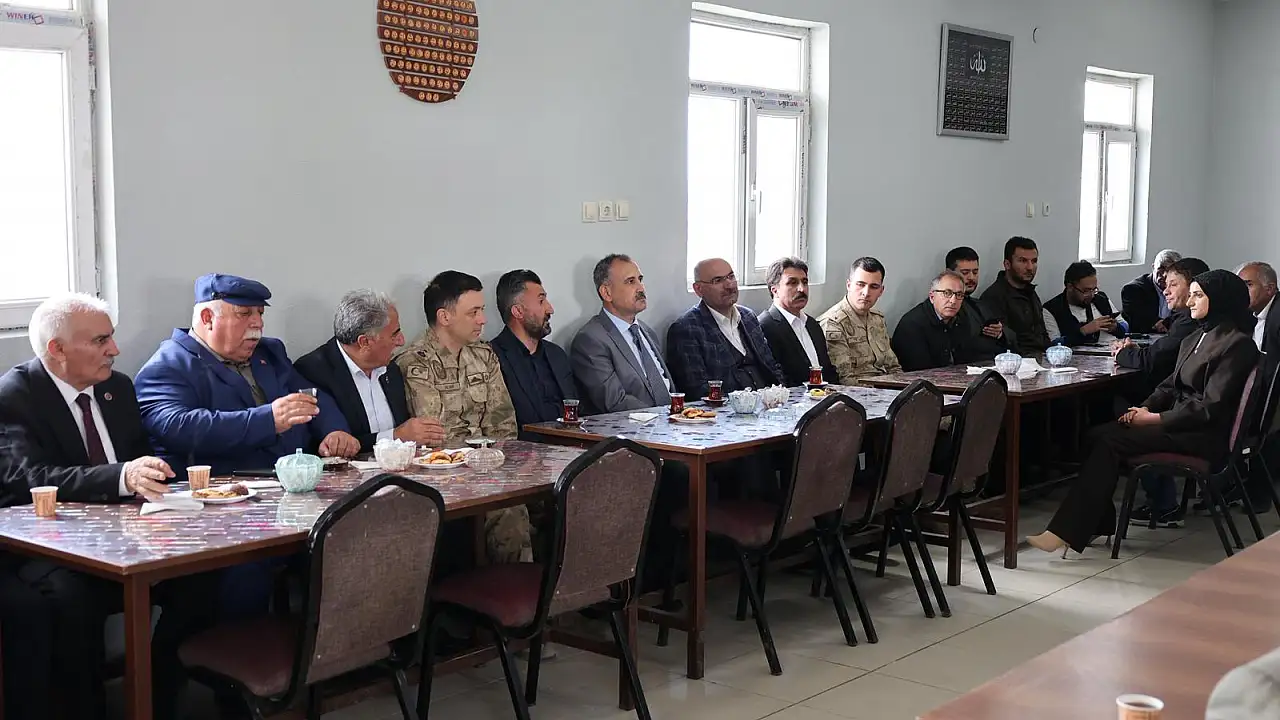 Vali Önder Bozkurt Tezeren’de Muhtarlarla Buluştu