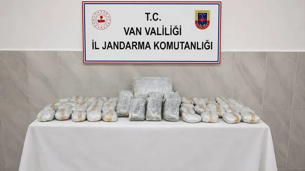 Van’da Uyuşturucu Operasyonu: 42 Kilo Skunk Ele Geçirildi