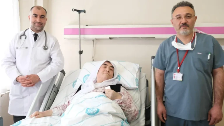 77 Yaşındaki Kadının Vücudundan Çıkarılan 8 Kilo Tümör