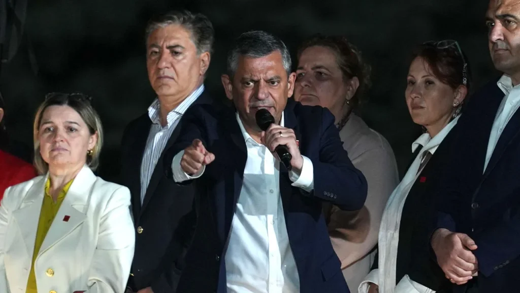 CHP’de Kriz: Özgür Özel Sokağa Çıkma Çağrısında Bulundu
